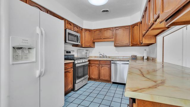 11 Coyote Road, Los Lunas, NM 87031