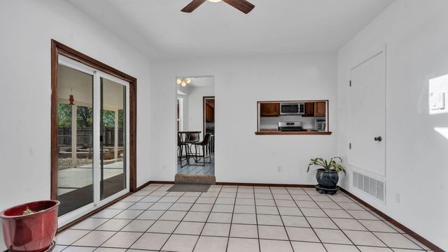 11 Coyote Road, Los Lunas, NM 87031