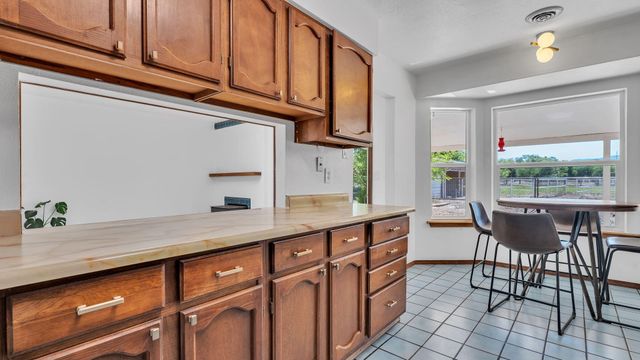 11 Coyote Road, Los Lunas, NM 87031