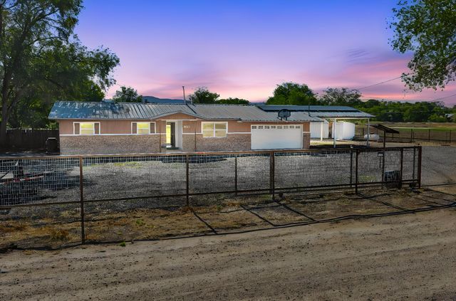 11 Coyote Road, Los Lunas, NM 87031
