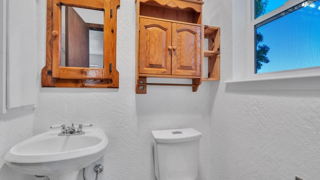 11 Coyote Road, Los Lunas, NM 87031
