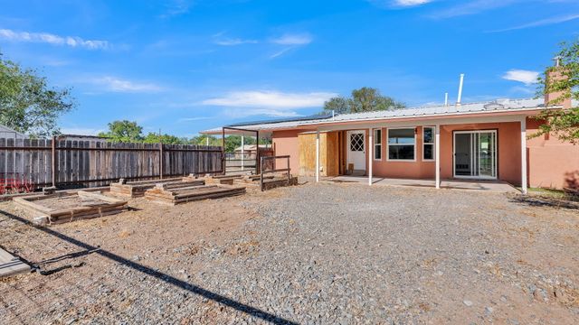 11 Coyote Road, Los Lunas, NM 87031
