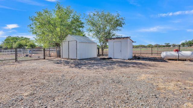 11 Coyote Road, Los Lunas, NM 87031