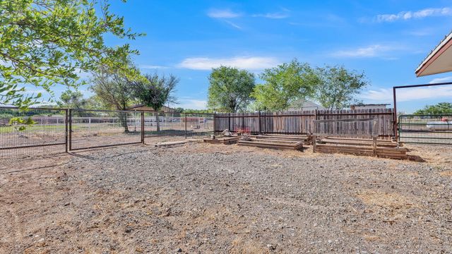 11 Coyote Road, Los Lunas, NM 87031