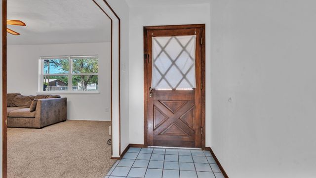 11 Coyote Road, Los Lunas, NM 87031