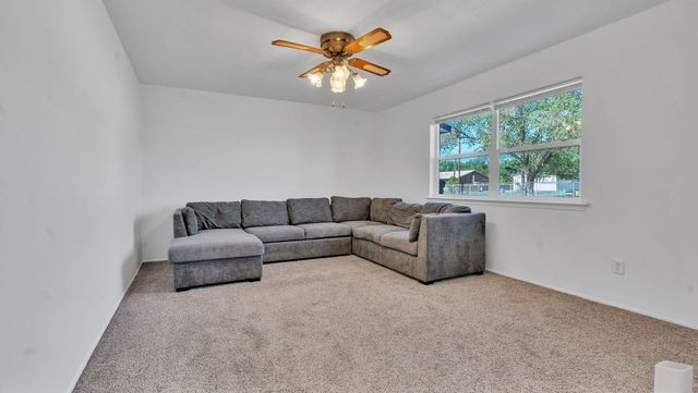 11 Coyote Road, Los Lunas, NM 87031