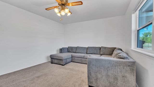 11 Coyote Road, Los Lunas, NM 87031