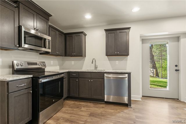 4504 Twin Lake, Northport, AL 35473