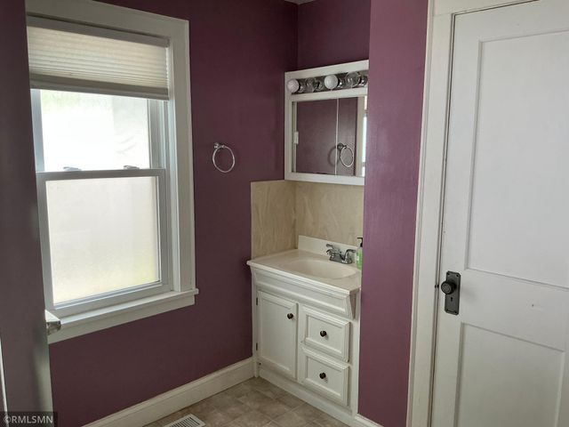 1762 Edgerton Street, Maplewood, MN 55117