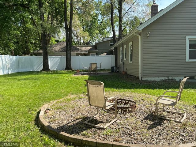 1762 Edgerton Street, Maplewood, MN 55117