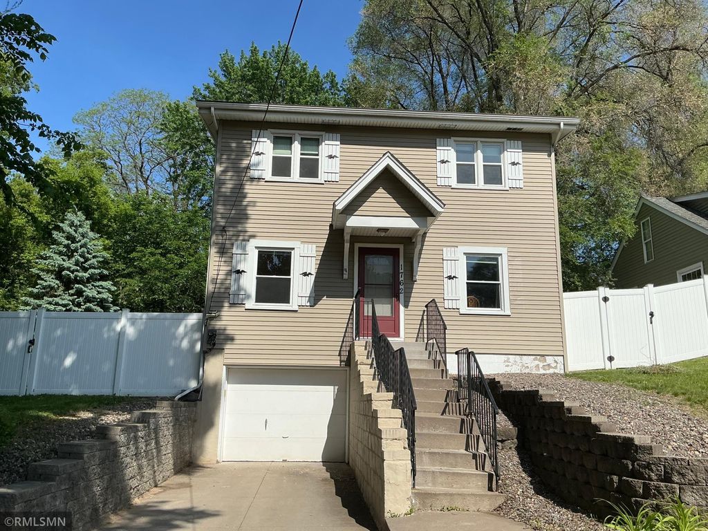 1762 Edgerton Street, Maplewood, MN 55117