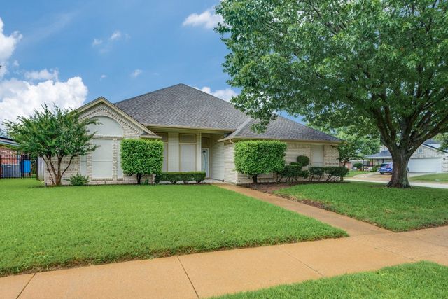 300 Vera Drive, Burleson, TX 76028