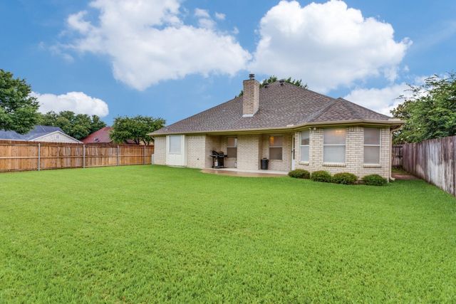300 Vera Drive, Burleson, TX 76028