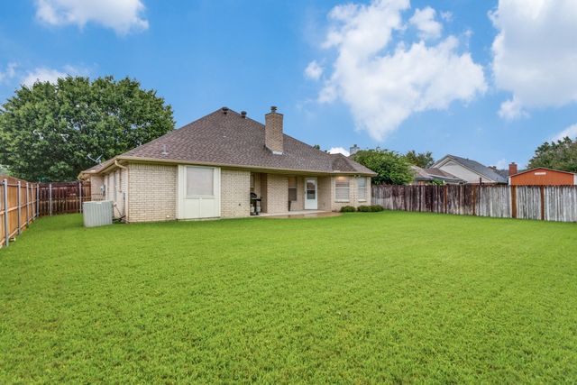300 Vera Drive, Burleson, TX 76028