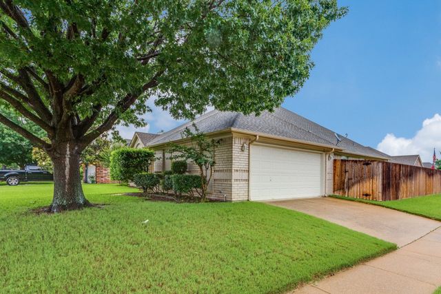 300 Vera Drive, Burleson, TX 76028