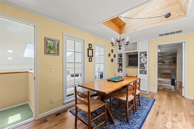 25720 78th Avenue SW, Vashon, WA 98070