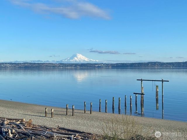 25720 78th Avenue SW, Vashon, WA 98070