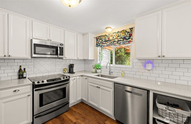 25720 78th Avenue SW, Vashon, WA 98070