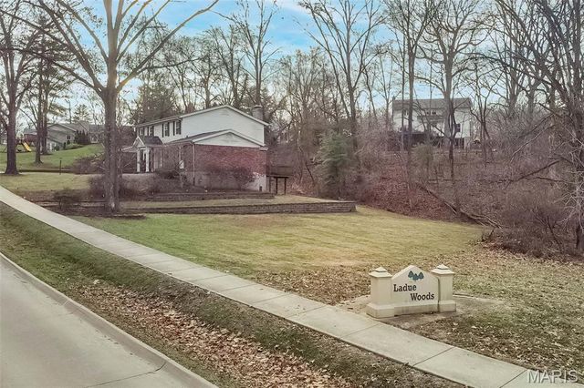 135 Greentrails Drive S, Chesterfield, MO 63017