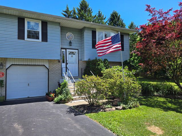 6581 SKYVIEW LN, Coopersburg, PA 18036