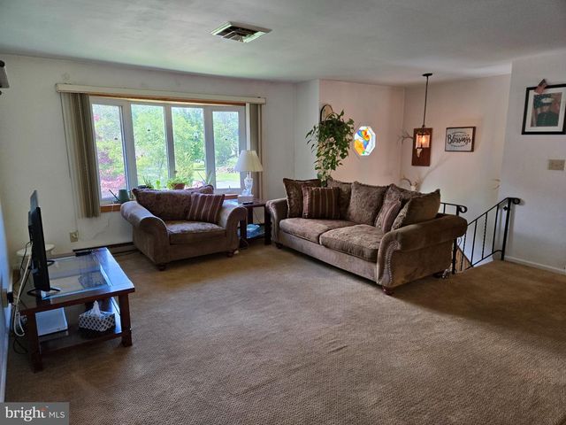 6581 SKYVIEW LN, Coopersburg, PA 18036