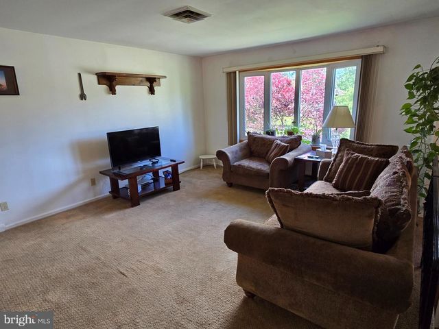 6581 SKYVIEW LN, Coopersburg, PA 18036