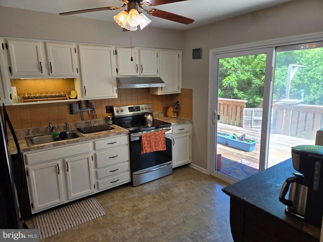 6581 SKYVIEW LN, Coopersburg, PA 18036