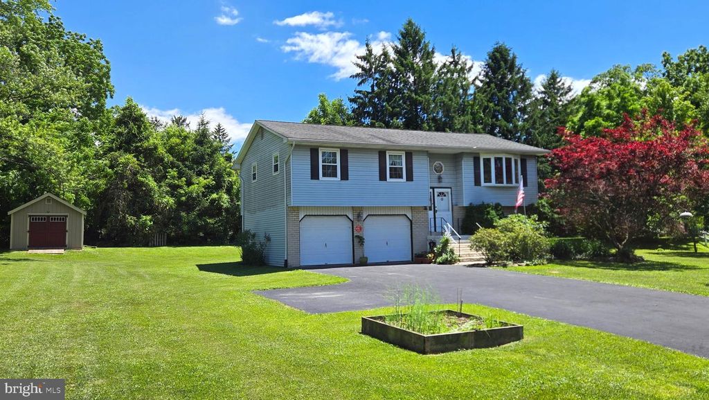 6581 SKYVIEW LN, Coopersburg, PA 18036