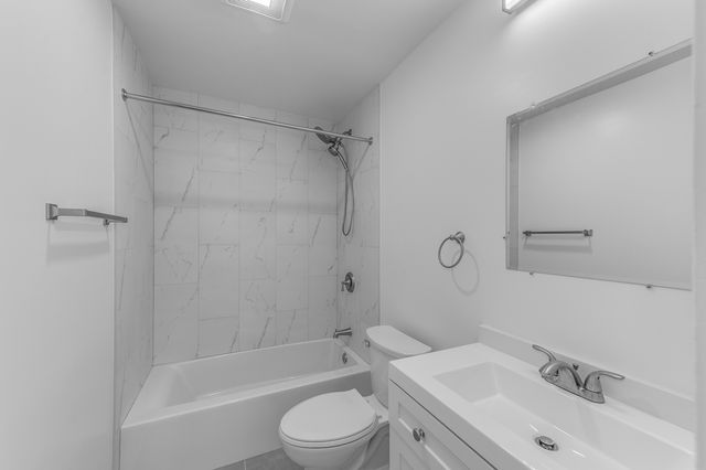 900 Perrie Drive 304, Elk Grove Village, IL 60007
