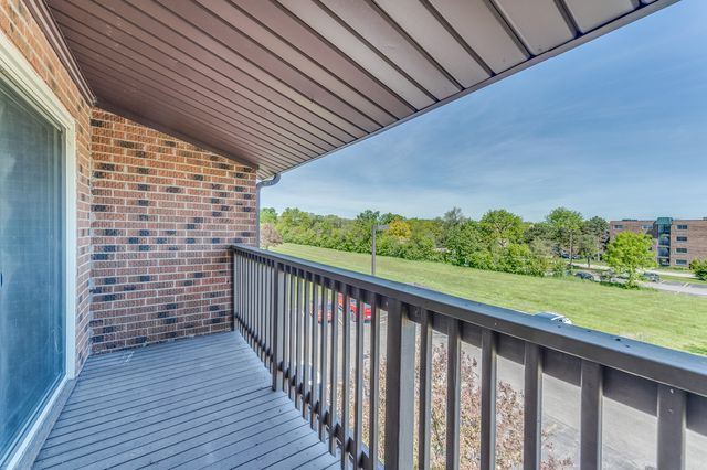 900 Perrie Drive 304, Elk Grove Village, IL 60007