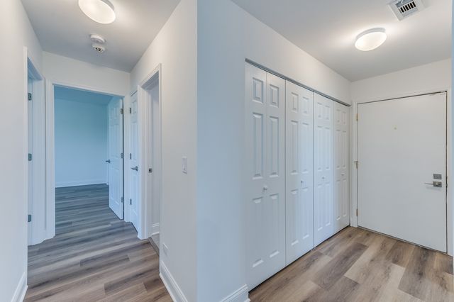 900 Perrie Drive 304, Elk Grove Village, IL 60007