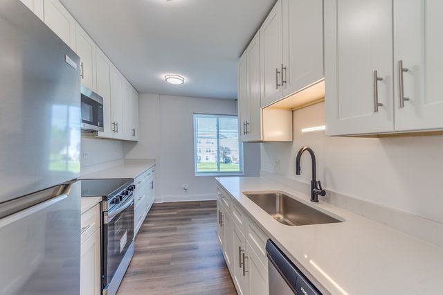 900 Perrie Drive 304, Elk Grove Village, IL 60007
