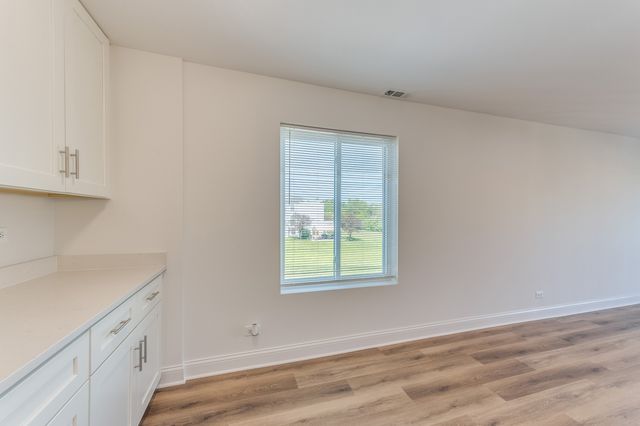 900 Perrie Drive 304, Elk Grove Village, IL 60007