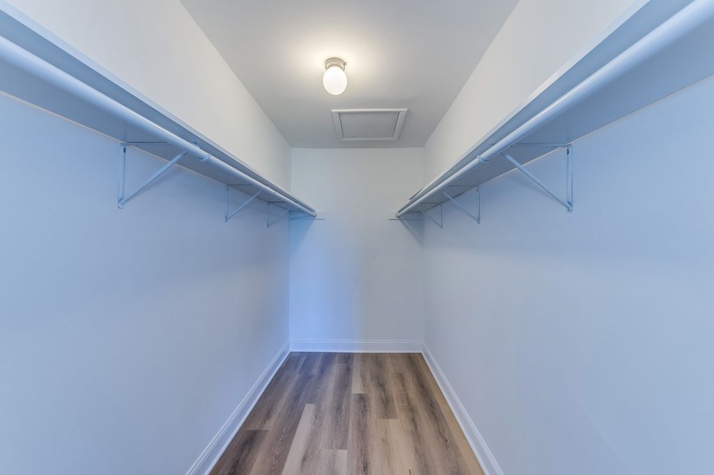 Image 15 of property listing at 900 Perrie Drive 304, Elk Grove Village, IL 60007