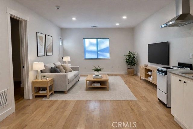 921 Berkeley, Claremont, CA 91711