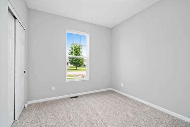 105 Boeing Trail, Poplar Grove, IL 61065