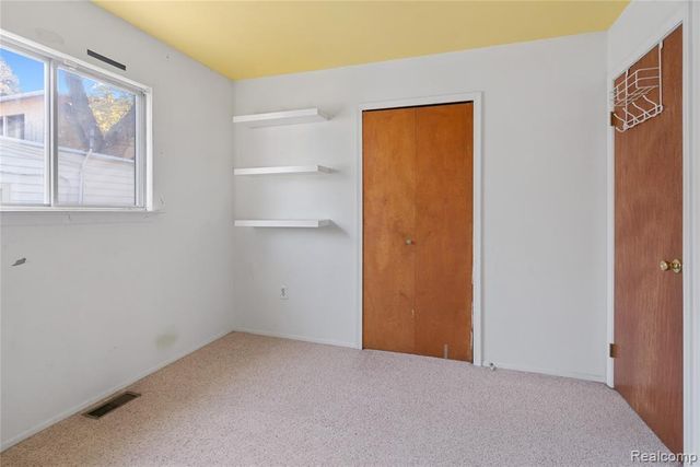 20842 Ridgemont Road, Harper Woods, MI 48225