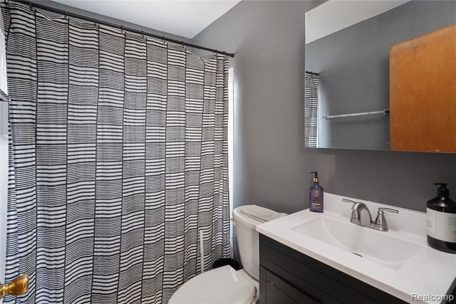 20842 Ridgemont Road, Harper Woods, MI 48225