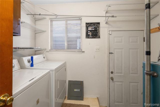 20842 Ridgemont Road, Harper Woods, MI 48225