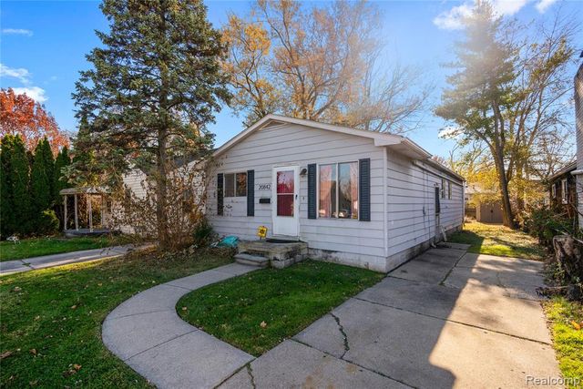 20842 Ridgemont Road, Harper Woods, MI 48225