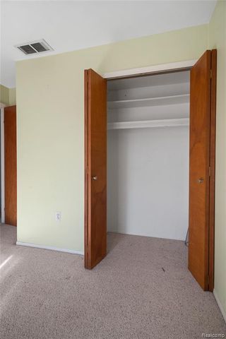 20842 Ridgemont Road, Harper Woods, MI 48225