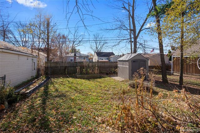 20842 Ridgemont Road, Harper Woods, MI 48225