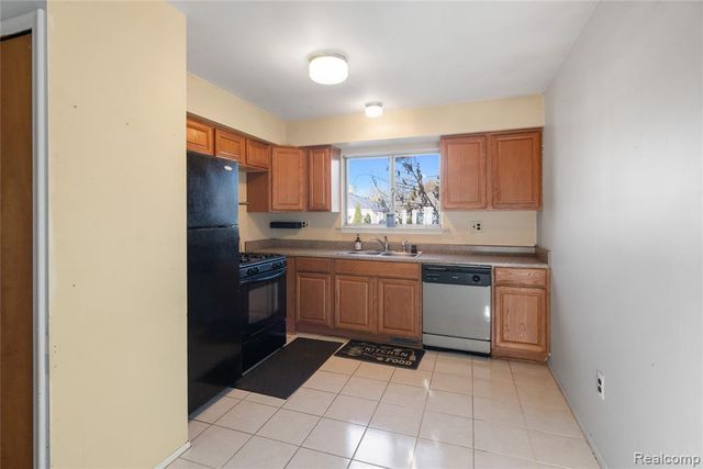 20842 Ridgemont Road, Harper Woods, MI 48225