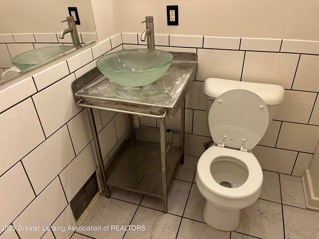 2808 N East Street, Lansing, MI 48906