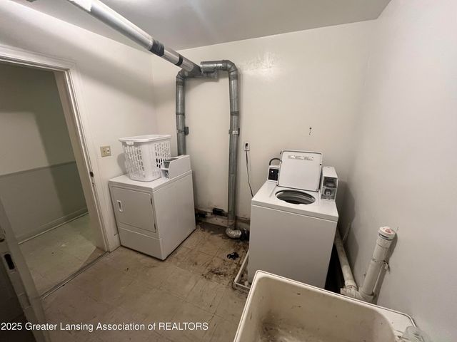 2808 N East Street, Lansing, MI 48906