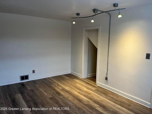 2808 N East Street, Lansing, MI 48906