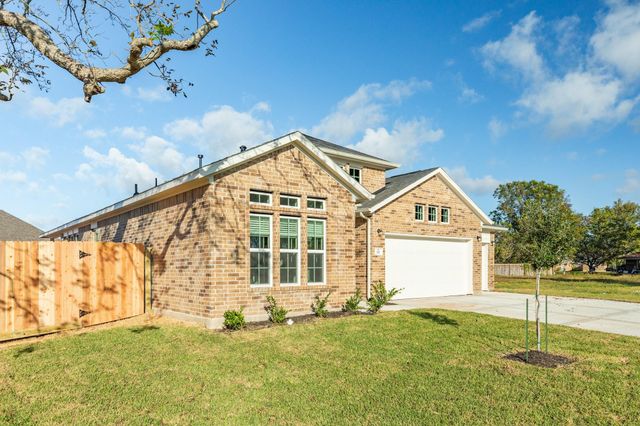 10 Green Meadows Lane, West Columbia, TX 77486