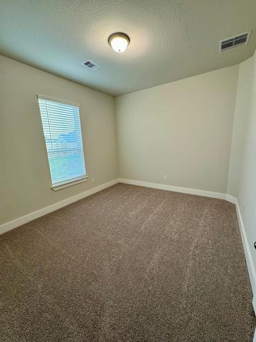 10 Green Meadows Lane, West Columbia, TX 77486