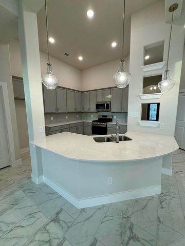 10 Green Meadows Lane, West Columbia, TX 77486