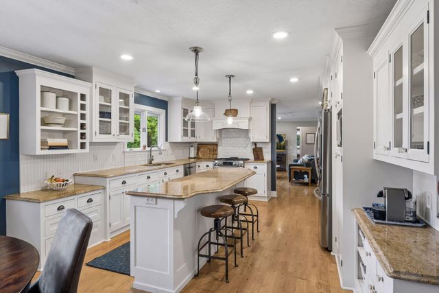 6134 Arctic Way, Edina, MN 55436